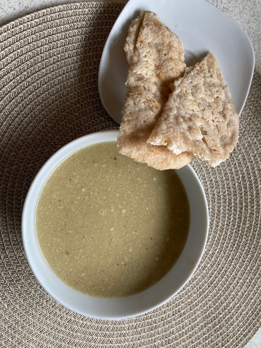 Cremige glutenfreie Pilzsuppe mit hausgemachtem Fladenbrot