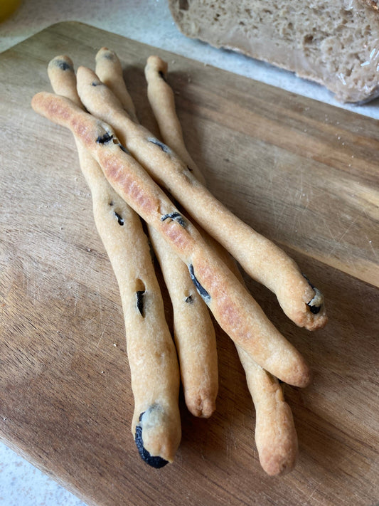 Glutenfreie Grissini mit Oliven