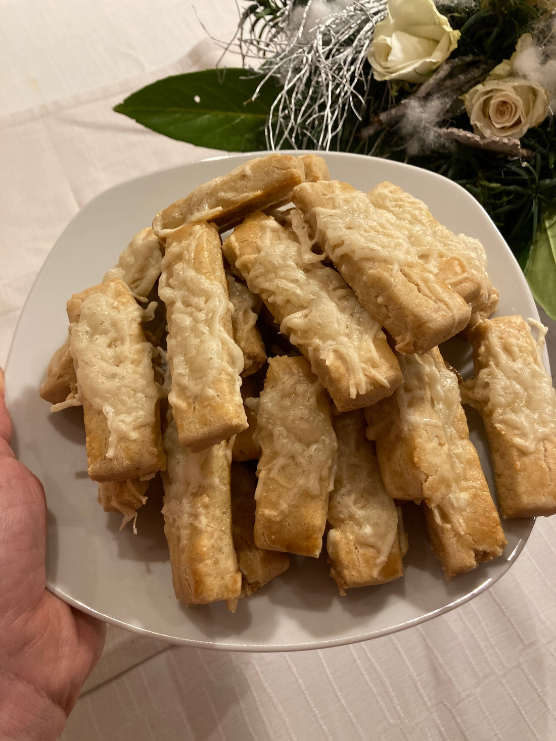 Glutenfreie Käseknabberstangen mit Magic Mills UniMix