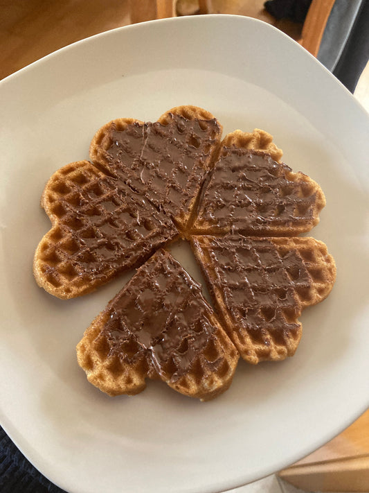 Glutenfreie Waffeln aus Sorghummehl, außen knusprig und innen weich