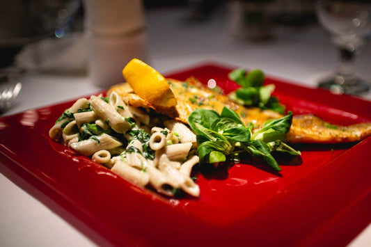 Sorghum Penne mit Spinatcreme und Zanderfilet