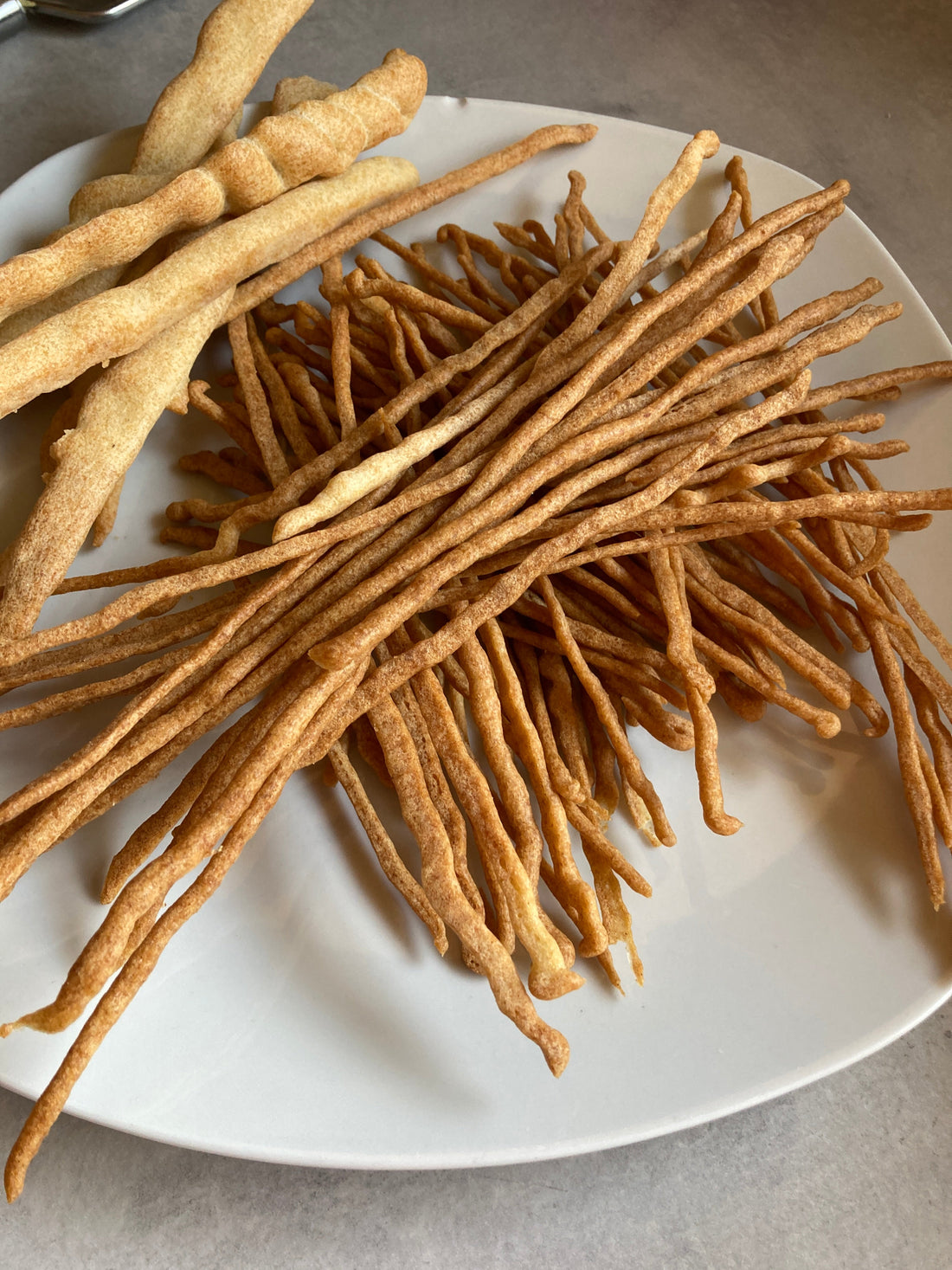 Hausgemachte glutenfreie Salzstangen – knuspriger Snack für Kinder